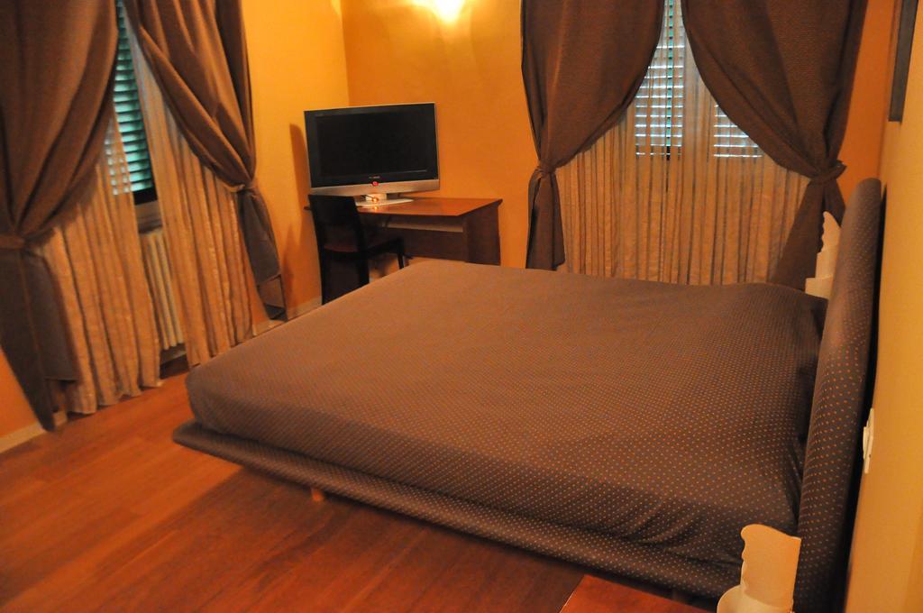 B&B Al Canto Del Cavour Pistoia Phòng bức ảnh