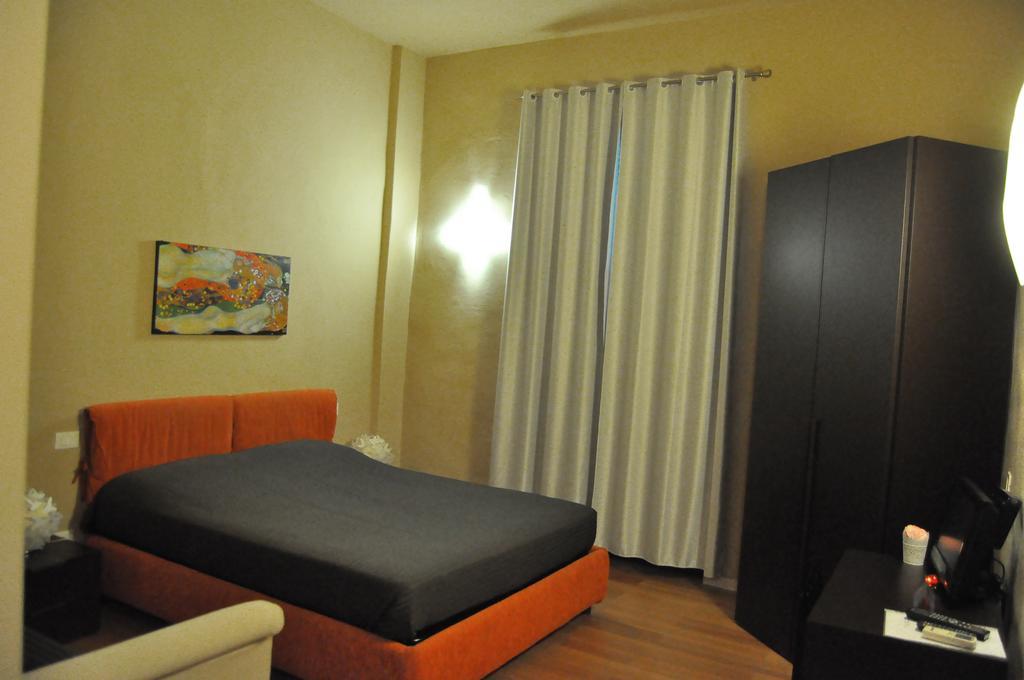 B&B Al Canto Del Cavour Pistoia Phòng bức ảnh